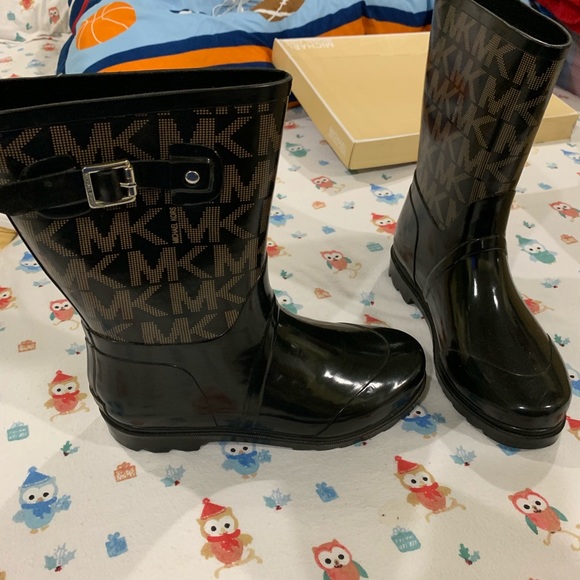 Michael Kors Rain Boots with Box - Picture 3 of 4